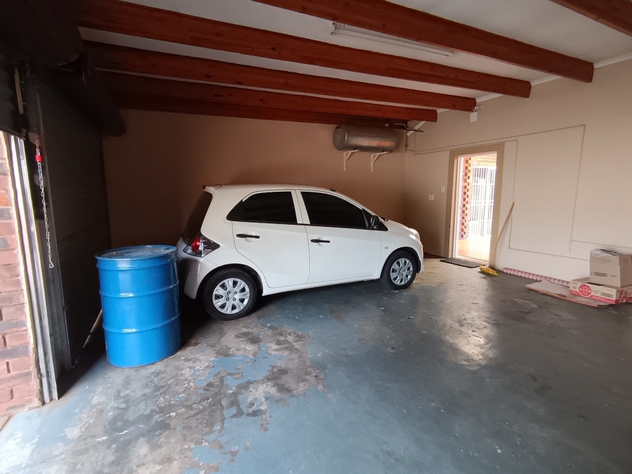 5 Bedroom Property for Sale in Universitas Ridge Free State